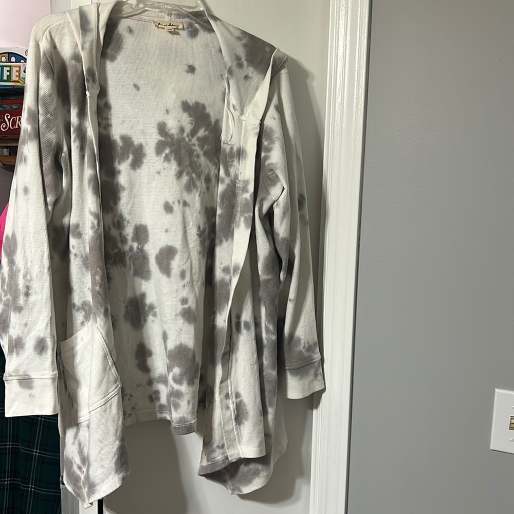 Jane and Delancey 2x white/gray tie dye sweater. With hood & pockets